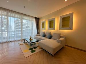 For RentCondoSilom, Saladaeng, Bangrak : THE ROYAL SALADAENG : 3 BEDS/RENT