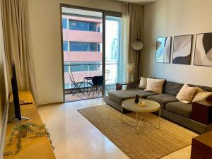 ให้เช่าคอนโดสีลม ศาลาแดง บางรัก : Nicely Furnished 1 Bed Condo for Rent!