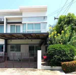 For SaleTownhousePathum Thani,Rangsit, Thammasat : 2-story townhome for sale, corner house, Supalai Novoville Village, Lam Luk Ka Khlong 5, area 29.6 sq m., 3 bedrooms, 2 bathrooms, convenient travel, connected to the city with 2-way expressways and the BTS, ready to move in.