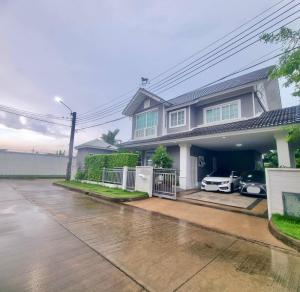 For SaleHouseNawamin, Ramindra : Single house for sale, Burasiri Panya Inthra project, price only 7,990,000 baht.