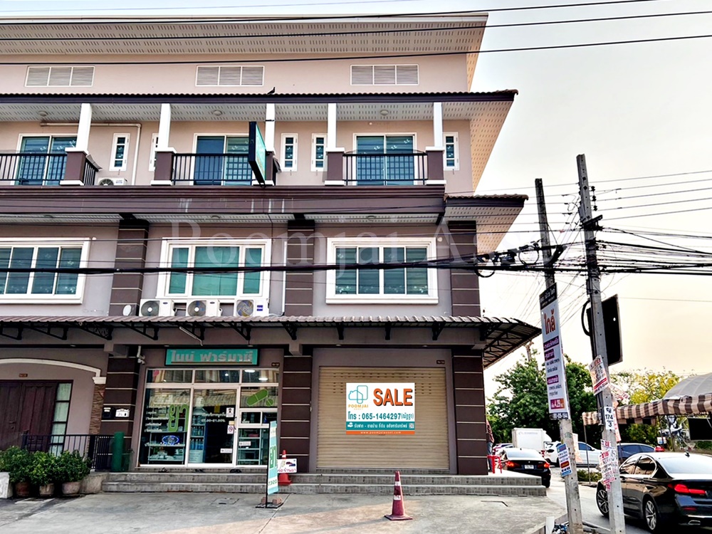 For SaleShophousePinklao, Charansanitwong : 3-story commercial building, Bang Kruai - Chong Thanom Road, near Ratchaphruek Road, only 100 meters, behind the corner.