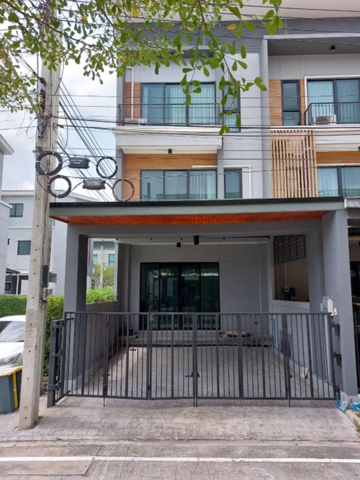 For SaleTownhouseSamut Prakan,Samrong : Urgent sale townhome eco space (Eco Space) Bangna-Wongwaen, special price 4.99 million