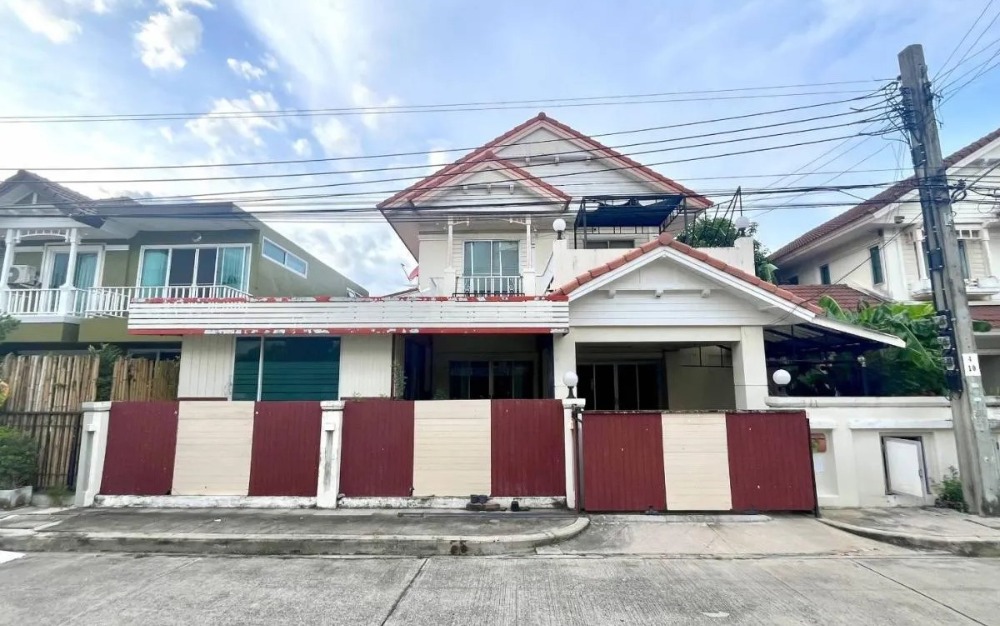 For SaleHouseLadkrabang, Suwannaphum Airport : House for sale, Perfect Park Ramkhamhaeng, Romklao Housing 64, 2-story house, free transfer.