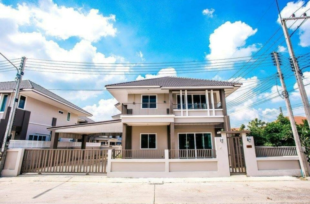 For SaleHouseSuphan Buri : Top Grand Ville Suphanburi, 2-story detached house, ready to move in, only 300 meters from Chao Phraya Yommarat Hospital, area 68 sq m, 3 bedrooms, 3 bathrooms, 1 living room, 1 kitchen, parking for 2 cars, price 3.8 million baht*