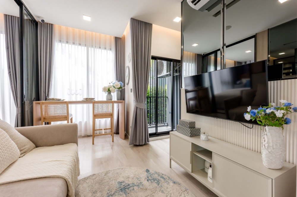 Sale DownCondoPattanakan, Srinakarin : Condo down payment for sale Modiz Voyage Srinakarin 281,800 baht, cheaper than the project (price before 25 Apr. '24) High Rise condo next to Srinakarin Road, near MRT Srikritha 300 meters and the expressway.