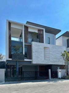 For RentHousePattanakan, Srinakarin : For rent : The Gentry Pattanakarn 2, 3-story luxury detached house, modern style. Decorated and ready to move in