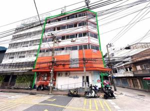 For SaleBusinesses for saleSathorn, Narathiwat : Apartment Soi Chan 43, rooftop with telephone antenna for rent, with tenants, suitable for investors.