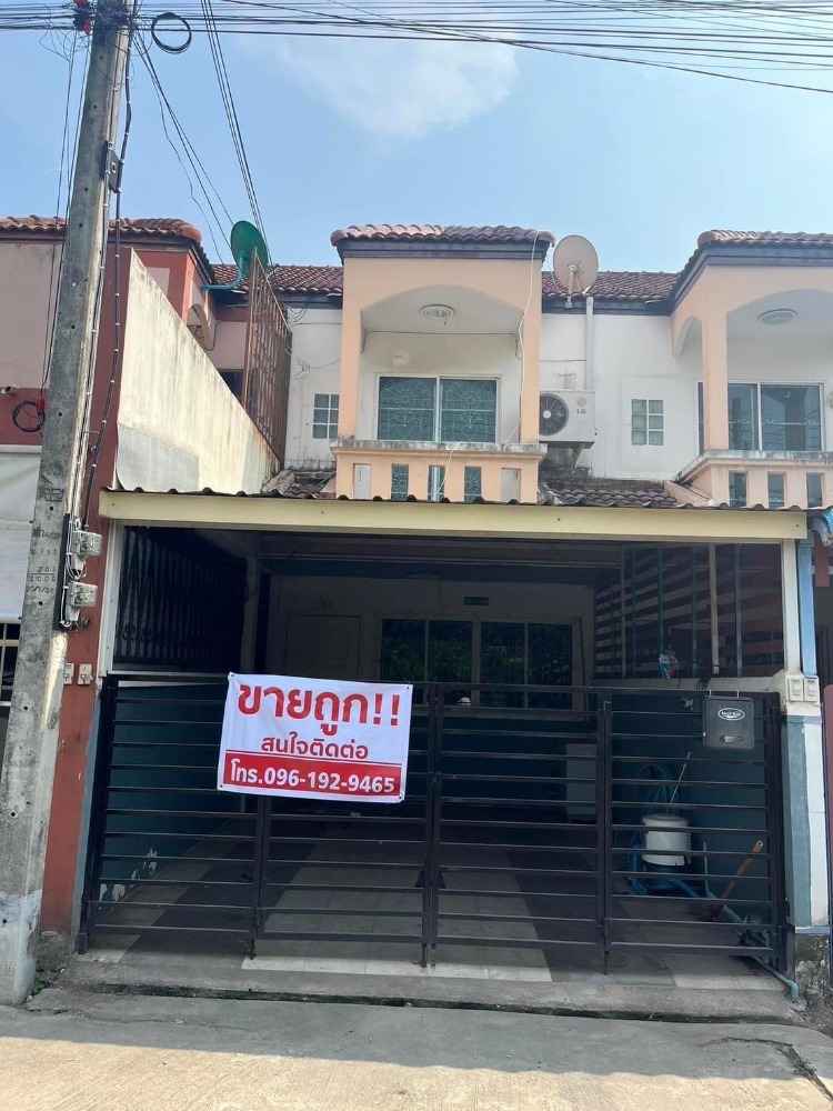 For SaleHouseNakhon Sawan : Selling cheap‼️ 2-story townhouse, Rueangsri Ville Village (the blue), size 21.1 sq m, 2 bedrooms, 2 bathrooms, 1 kitchen, 1 parking space, large hall and very spacious.