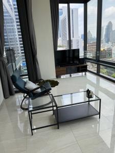 For RentCondoSilom, Saladaeng, Bangrak : For rent: Ashton Silom (corner room), penthouse, 2 bedrooms, beautiful, ready to move in, near BTS Chong Nonsi. If interested, contact Line @841qqlnr