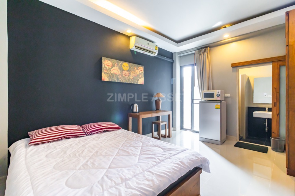 For RentCondoOnnut, Udomsuk : Line @zimple_asset New renovated room for rent in Sukhumvit Soi 93. Fully furnished with appliances. Cozy atmosphere, quiet, suitable for living. Ready to move in! Not far from BTS Bang Chak station.