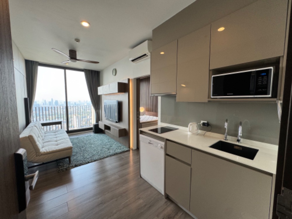 For SaleCondoOnnut, Udomsuk : One Bedroom For Sale at Whizdom Essence Sukhumvit - High Floor, Fully Furnished