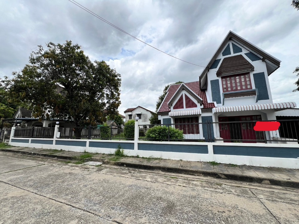 For RentHouseNonthaburi, Bang Yai, Bangbuathong : House with large garden 3 bedrooms on Samakkhi Road near Dhurakij Pundit, Muang Thong, Government Center