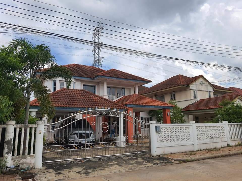 For RentHousePathum Thani,Rangsit, Thammasat : House for rent 4 bedrooms 4 bathrooms at Bang Khuwat area with 80 sq.wa.