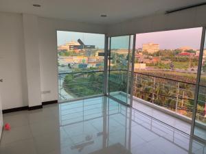For SaleHome OfficeLadkrabang, Suwannaphum Airport : LTH10228 – Home Office FOR SALE In Chaloem Phrakiat Rama 9 size 62 Sq. W. Near MRT Sri Udom Station ONLY 12.5 MB