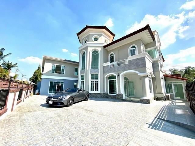 For RentHouseChaengwatana, Muangthong : Code C6145, 2-story detached house for rent, Saranon-Pak Kret Village, Tiwanon, Nonthaburi.