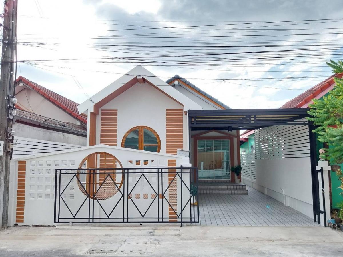 For SaleHouseMin Buri, Romklao : 1-story detached house for sale, Phibunsap Village, along Waree 27, Nong Chok District Office, Big C Nong Chok, Makro Nong Chok, Lotus Nong Chok, near Mahanakorn University of Technology. Nong Chok Public Park St. Teresa School, Futsal Field, Bangkok Aren