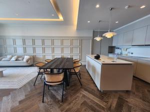 ขายคอนโดวิทยุ ชิดลม หลังสวน : The Residences at Sindhorn Kempinski - Luxury 2 Beds Unit for Rent!