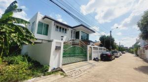 For SaleHousePattanakan, Srinakarin : 2-story detached house for sale, Soi Phatthanakan 50 **only 10.5 million**Special!! Parking 6 (N.726)