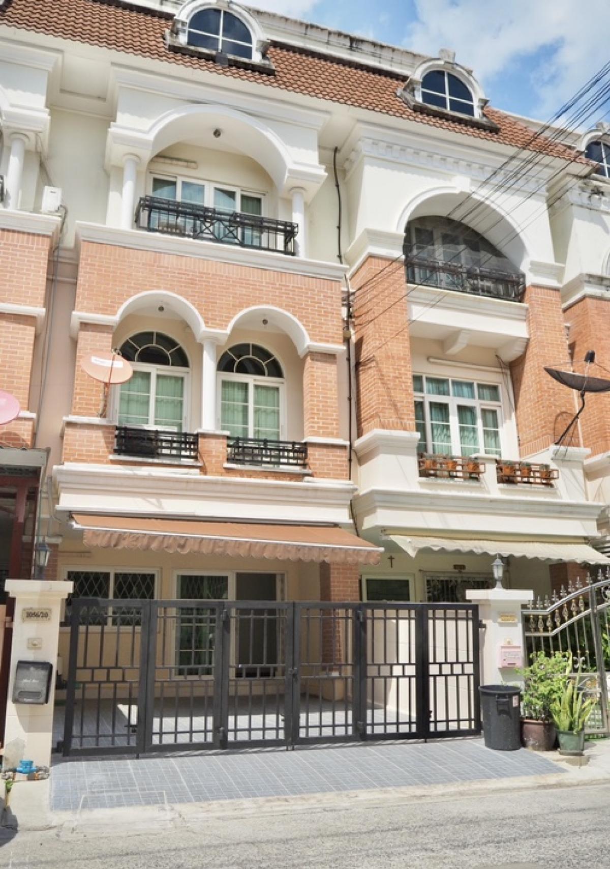 For RentTownhouseSeri Thai, Ramkhamhaeng Nida : For rent 🌿 3-story townhome, Casa City Village, CASA CITY Ramkhamhaeng (74-76), next to the main road, opposite GO Wholesale.