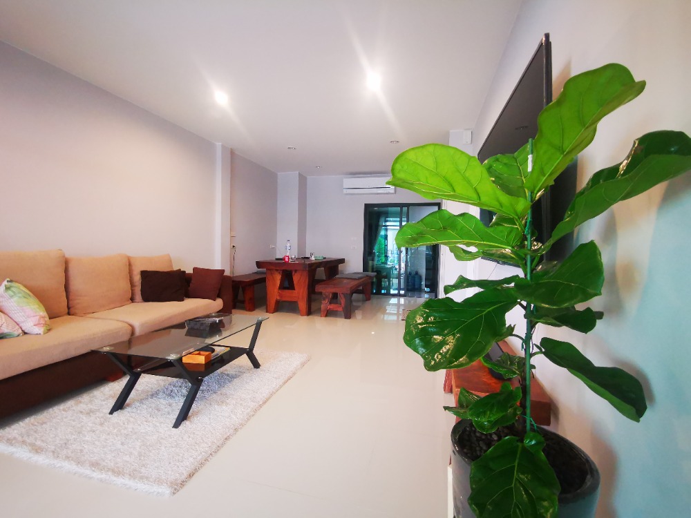 For SaleTownhouseBang kae, Phetkasem : The owner is selling Baan Cher Wongwaen-Sathorn, a 2-story townhome on Kanchanaphisek Road.