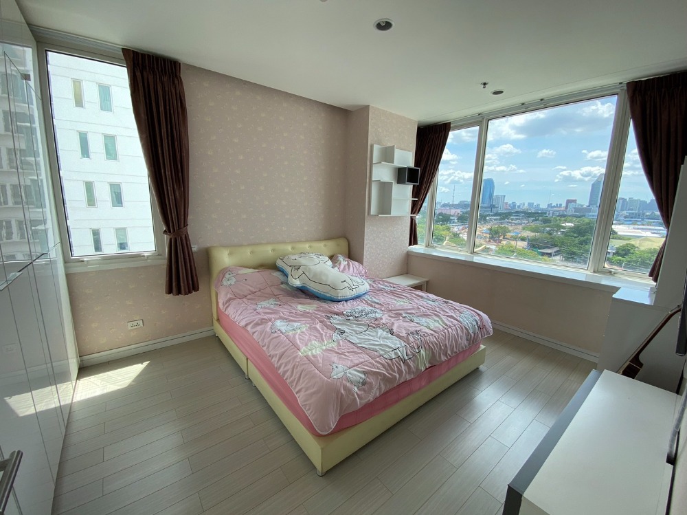 For SaleCondoRama9, Petchburi, RCA : Condo for sale T.C. Green  fully furnished with tenant.