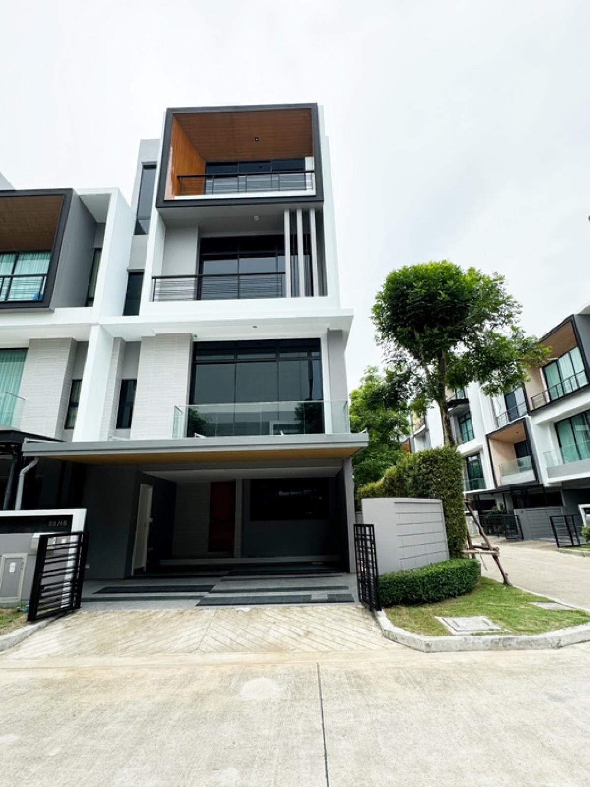 For SaleTownhousePattanakan, Srinakarin : Townhouse for sale, Nirvana Define project, Srinakarin - Rama 9, corner house, new house, never lived in