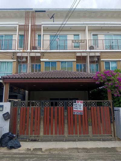 For SaleHousePattanakan, Srinakarin : 3-story townhome for sale, Village city, Soi Phatthanakan 38, ready to move in condition.