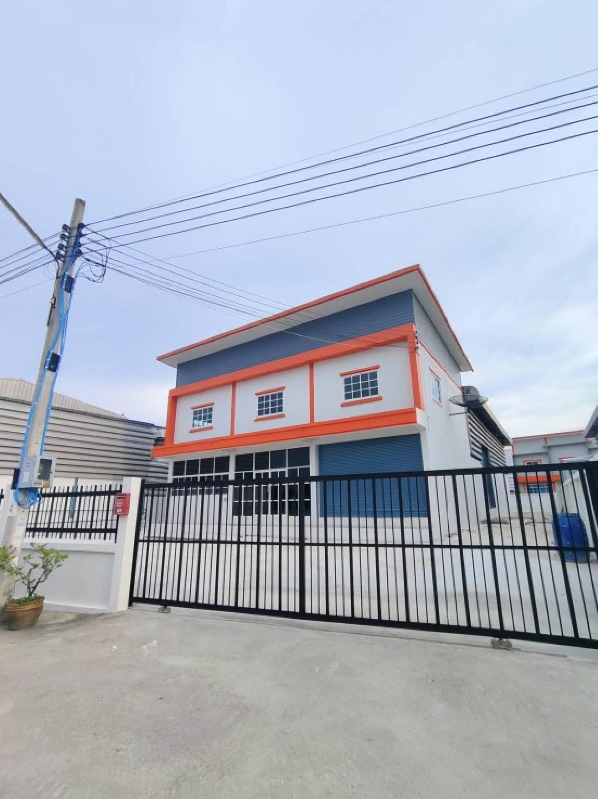 For SaleWarehouseSamut Prakan,Samrong : Home office/warehouse office for sale, 2 floors, Soi Bang Pla 2. Size 245.3 sq m., area 990 sq m.