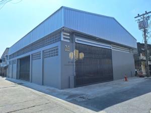 For RentWarehouseRathburana, Suksawat : Warehouse for rent, Suksawat Road, Bang Pakok Subdistrict, Rat Burana District, Bangkok, area 276 sq m.