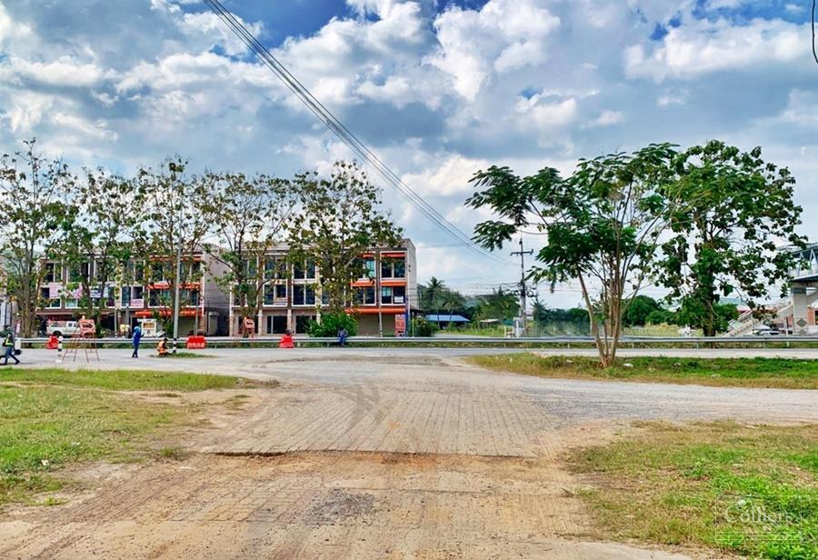 ขายที่ดินพัทยา บางแสน ชลบุรี สัตหีบ : Land with Existing Commercial Structures in Chonburi