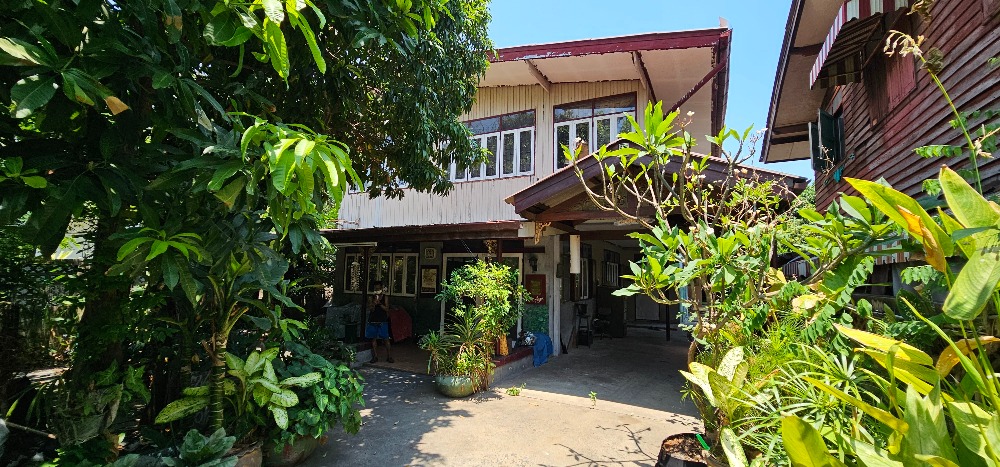 For SaleHouseOnnut, Udomsuk : Urgent sale single house 128 sq m, 7 bedrooms, 3 bathrooms, good location, near BTS Udomsuk Soi 30, Sirirattanathorn School.