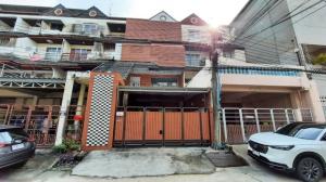 For RentTownhousePattanakan, Srinakarin : For rent and sale, 4-story townhouse, 5 bedrooms, Warathorn Ville Project, Phatthanakan 44, convenient travel, near the expressway, near the Yellow Line.