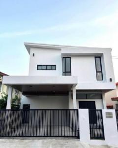 For SaleHouseBangna, Bearing, Lasalle : Newly built 2-storey detached house for sale, 50 sq m., Bangna Villa Project. Bangna-Trad Road, Soi 39, near Mega Bangna, Central Bangna