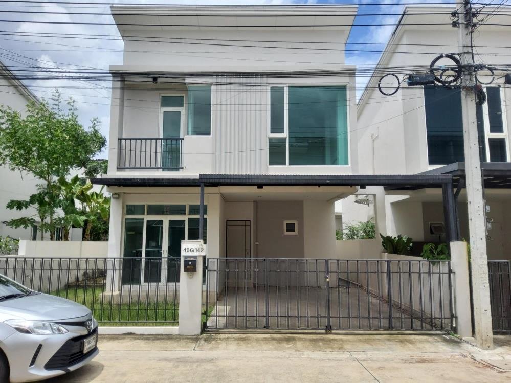 For SaleTownhouseKasetsart, Ratchayothin : Semi-detached house The Exclusive Wongwaen-Ramintra, good location, area 40.70 sq m., width 7 meters.