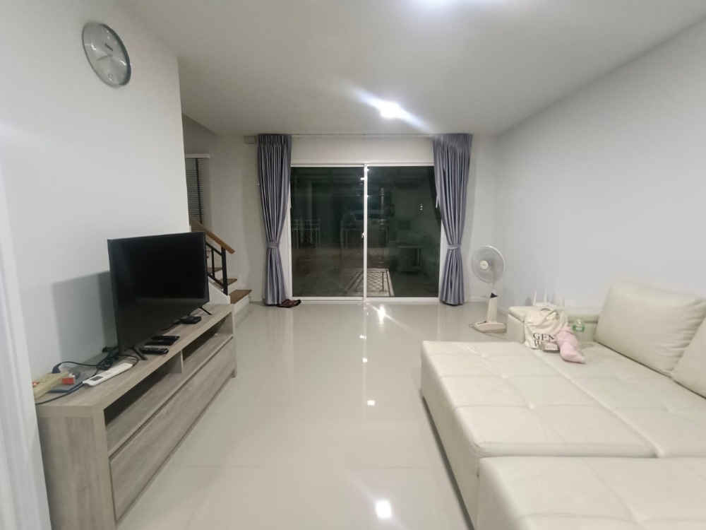 For RentTownhouseLadkrabang, Suwannaphum Airport : Townhouse for rent, The Verona, 2 bedrooms, 3 bathrooms, new house, beautiful, convenient travel.