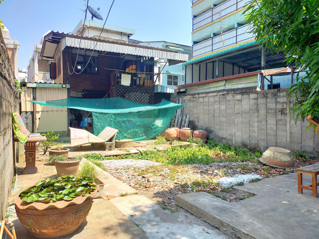 For SaleLandRama3 (Riverside),Satupadit : Land for sale, area 47 square meters, with 1 house, Soi Sathu Pradit 28, selling at appraised price.