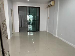 For RentTownhouseOnnut, Udomsuk : K-5651 Urgent for rent! Areeya Mandarina Sukumvit 77, beautiful house, good location, convenient travel.