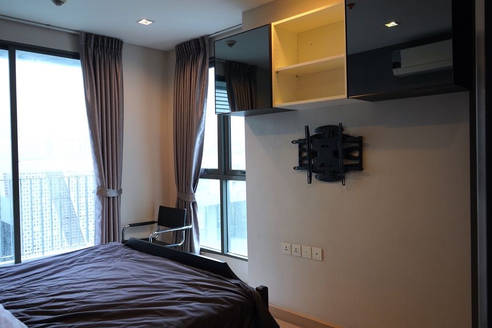 For RentCondoRatchathewi,Phayathai : For rent Ideo Mobi Phayathai “2 BEDS 2 BATHS, size 52 sq m, 5th floor, price only 27,000 baht.