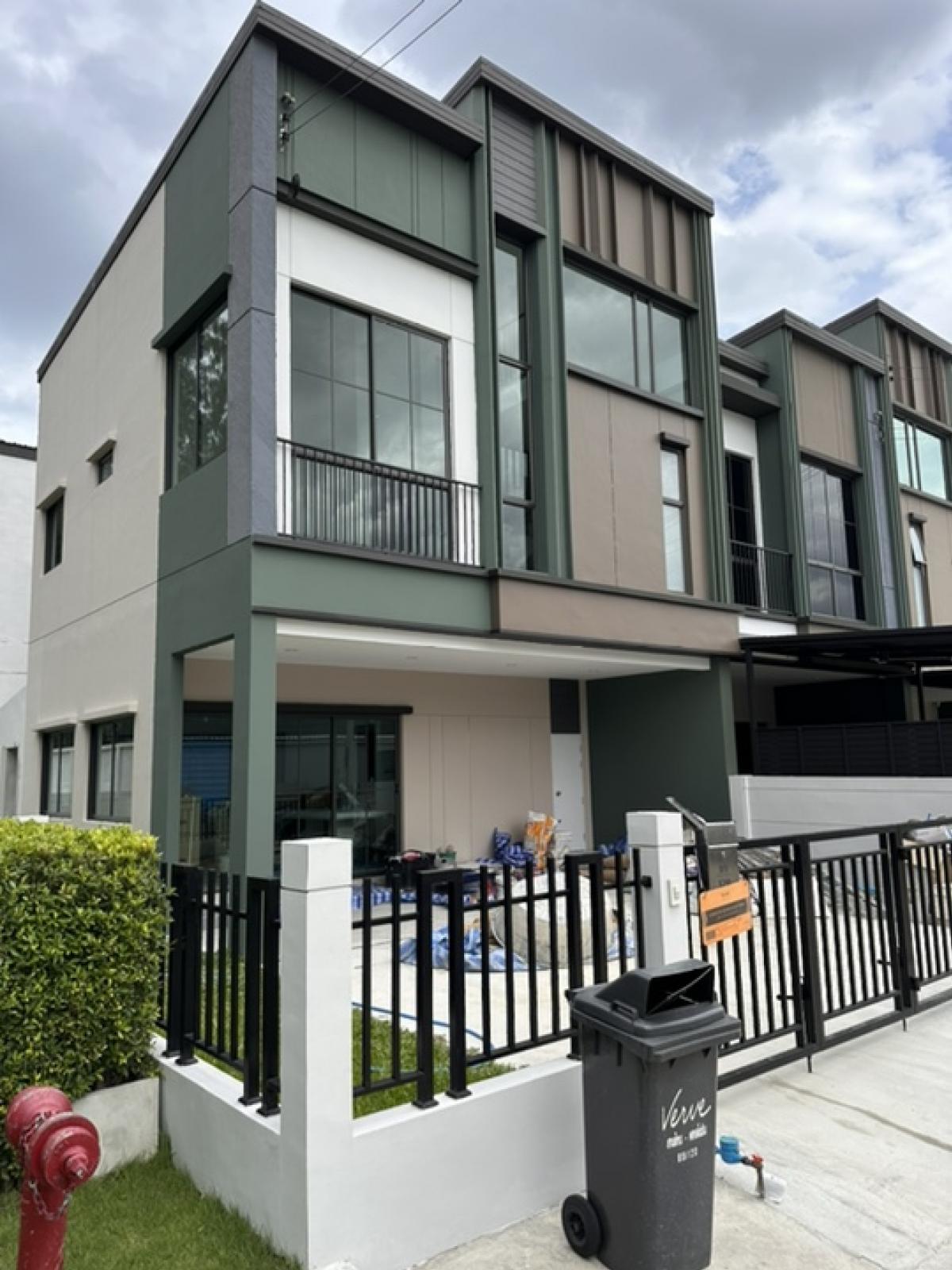 For RentTownhouseNawamin, Ramindra : New house, townhouse office, 9 meters wide, beautifully decorated, ready to move in, large house, size 4 bedrooms, 3 bathrooms, 1 multipurpose room, 2 parking spaces for 2 cars, 3 cars in front of the house, the house does not face anyone, has a private k