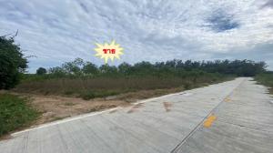 For SaleLandSriracha Laem Chabang Ban Bueng : Empty land for sale, 23-3-57 rai, Surasak Subdistrict, Si Racha District, Chonburi Province, near the motorway.