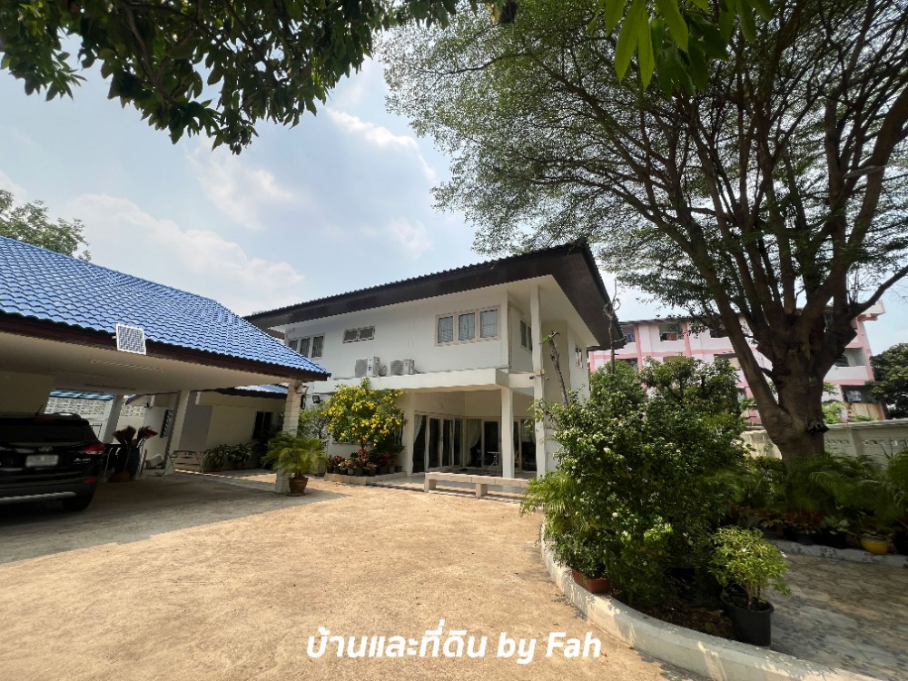 For SaleHousePattanakan, Srinakarin : Single house for sale, 229 square wah, Seri Villa Village, Intersection 3, near Suan Luang Rama 9, beautiful, warm, good atmosphere, price negotiable.