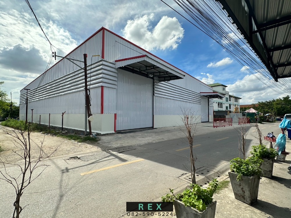 For RentWarehouseYothinpattana,CDC : Warehouse/warehouse for rent, size 700 sq m, Yothin Phatthana, along Ekamai-Ramindra Expressway. Praditmanutham Road