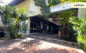 For RentShophouseYothinpattana,CDC : Building for rent, Stand Alone, 2 floors, 2 buildings, 300 sq m, over 1100 sq m., area along Ekamai-Ramindra Expressway. Pradit Manutham 3 Suitable for a comprehensive beauty-health center. or several businesses