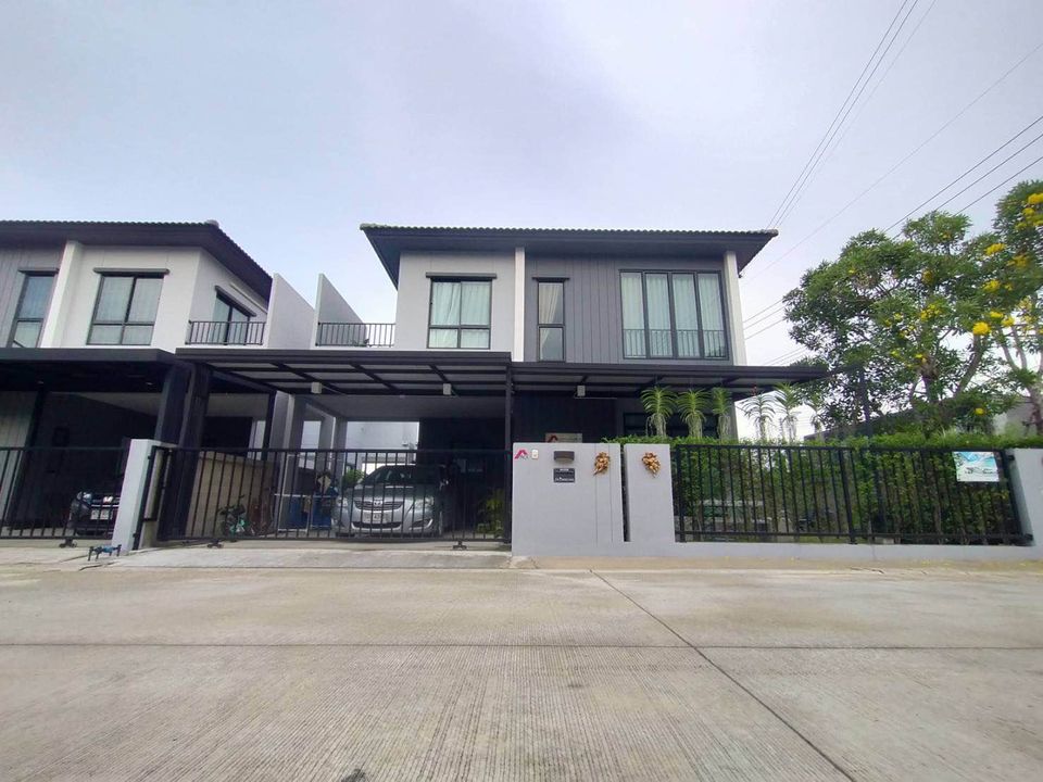 For RentHousePathum Thani,Rangsit, Thammasat : House near BG stadium with 4bedrooms 2bathrooms at Khlong 4 empty house for rent