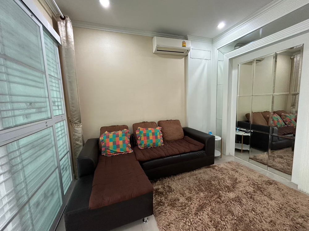 For RentTownhouseChaengwatana, Muangthong : Townhome, good location, next to Muang Thong Thani Expressway, complete with furniture and electrical appliances. Ready to move in