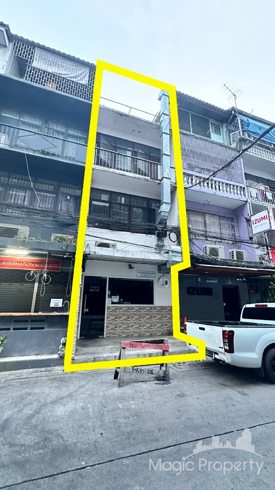 For SaleShophouseOnnut, Udomsuk : 3 Floors Building For Sale in Sukhumvit 69, Phra Khanong Nuea, Watthana, Bangkok