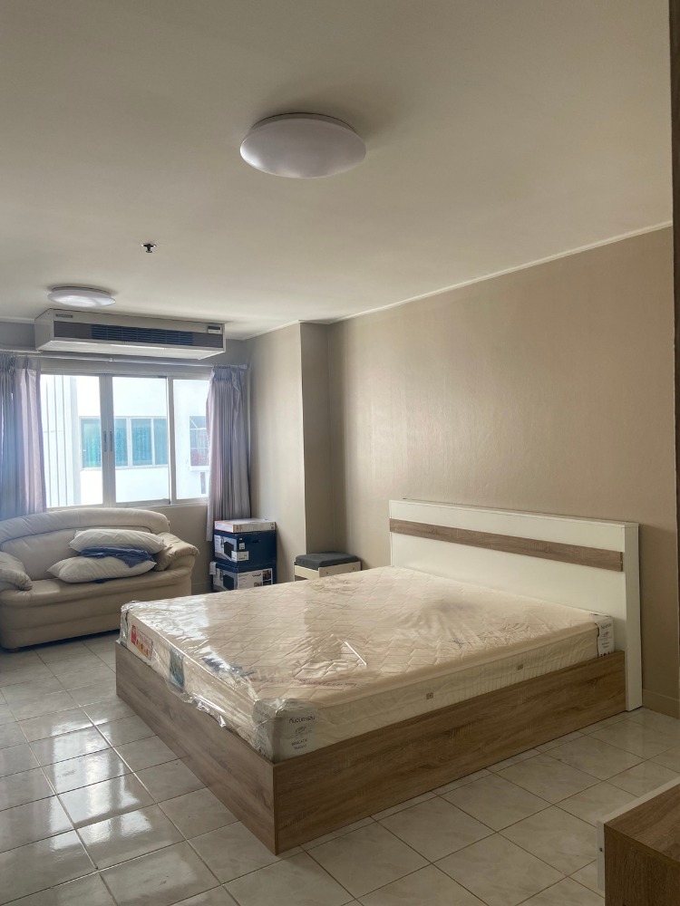 For RentCondoPinklao, Charansanitwong : For rent, Commonwealth Pinklao, size 34 sq m, 11th floor, new furniture. Complete electrical appliances (The room is being cleaned) next to Bang Yi Khan MRT.