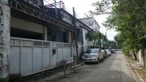 For RentWarehouseRamkhamhaeng, Hua Mak : Warehouse for rent behind The Nine Center Rama 9, Rama 9/ 41 usable area about 550 sq m. with electricity 3 phase