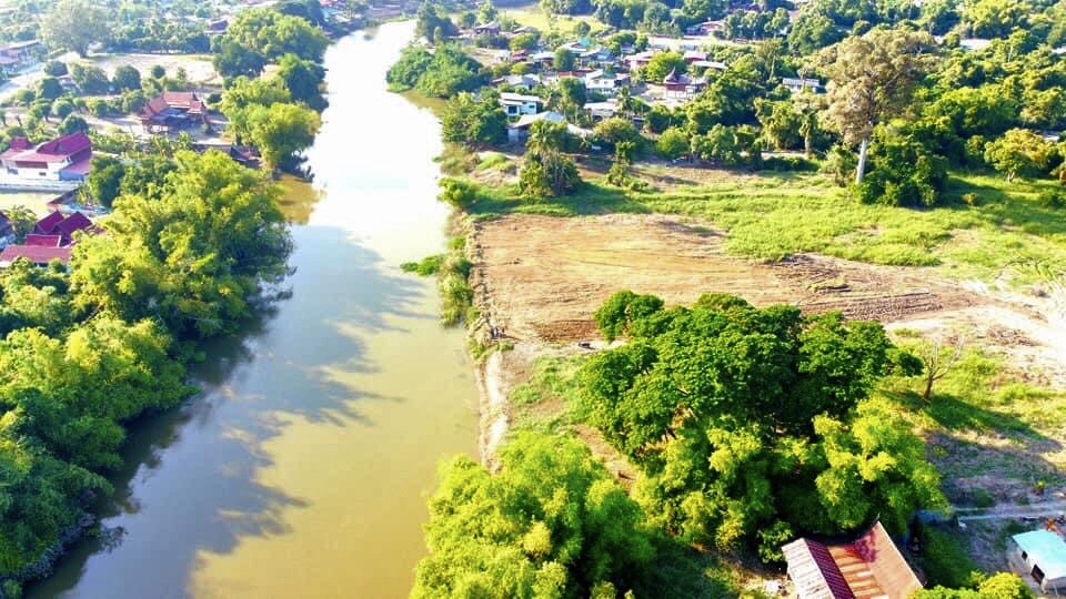 For SaleLandSuphan Buri : Beautiful land for sale along the Tha Chin River in Suphan Buri city.