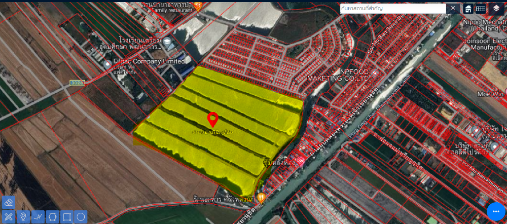 For SaleLandChachoengsao : Urgent sale on Suwinthawong Road. Beautiful plot next to a housing development. Suitable for buying to make a profit or making a housing development for sale. Can be divided and sold